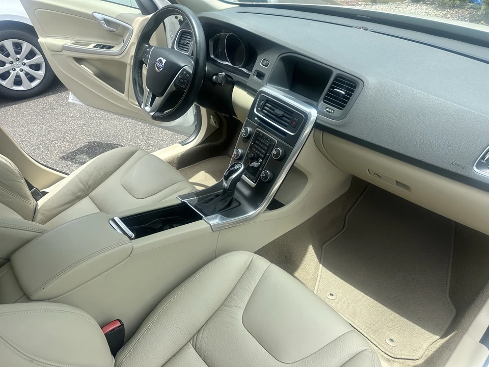 2014 Volvo S60 2nd Gen - Image 29 of 31