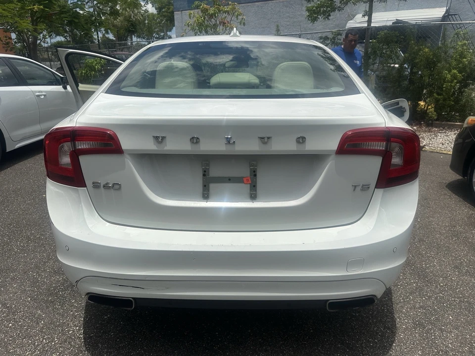 2014 Volvo S60 2nd Gen - Image 9 of 31