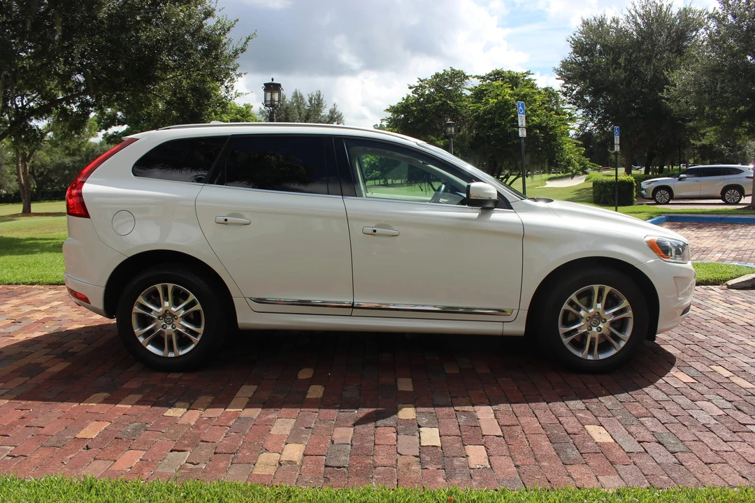 2014 Volvo XC60 1st Gen - Image 16 of 31