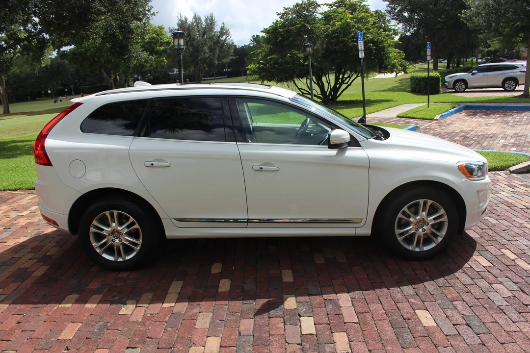 2014 Volvo XC60 1st Gen - Image 18 of 31
