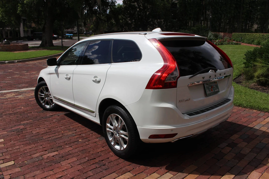 2014 Volvo XC60 1st Gen - Image 26 of 31