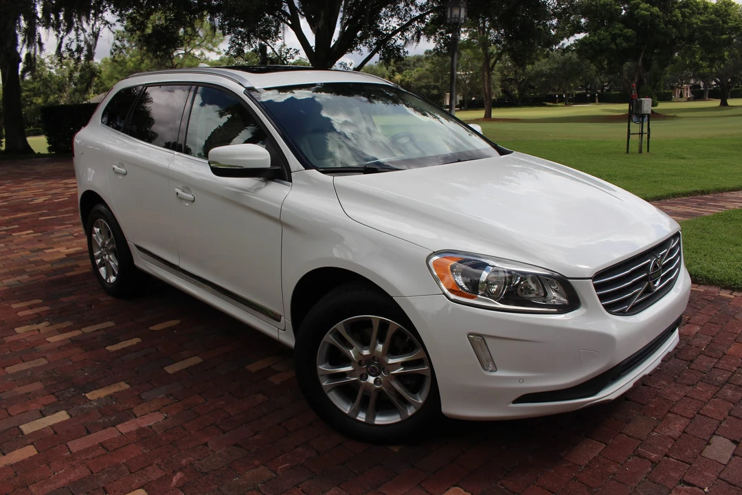 2014 Volvo XC60 1st Gen - Image 12 of 31