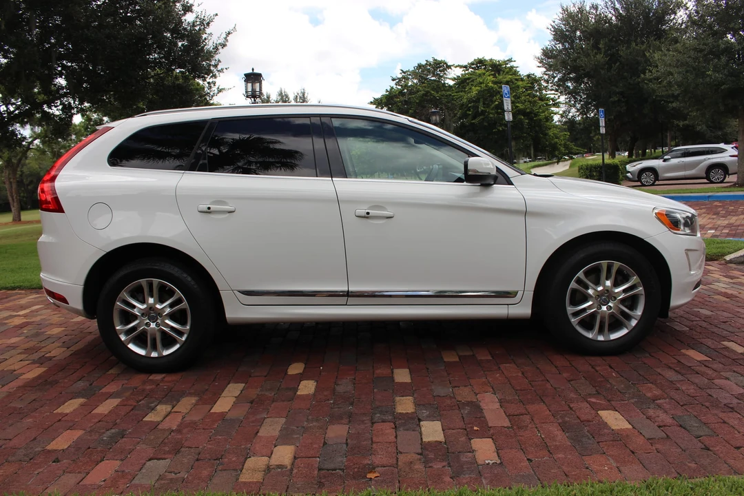 2014 Volvo XC60 1st Gen - Image 19 of 31