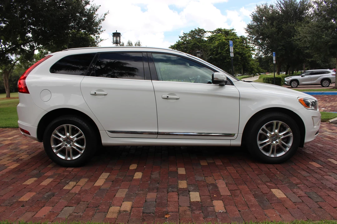 2014 Volvo XC60 1st Gen - Image 17 of 31
