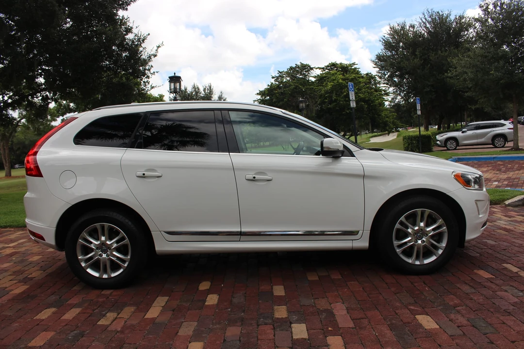 2014 Volvo XC60 1st Gen - Image 20 of 31