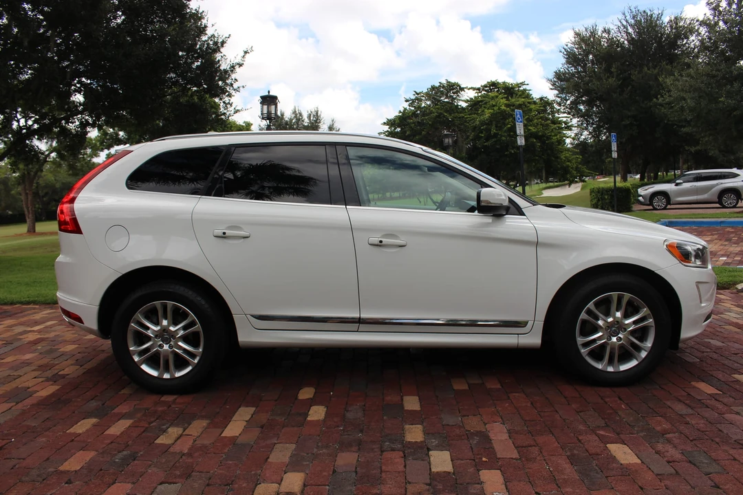 2014 Volvo XC60 1st Gen - Image 15 of 31
