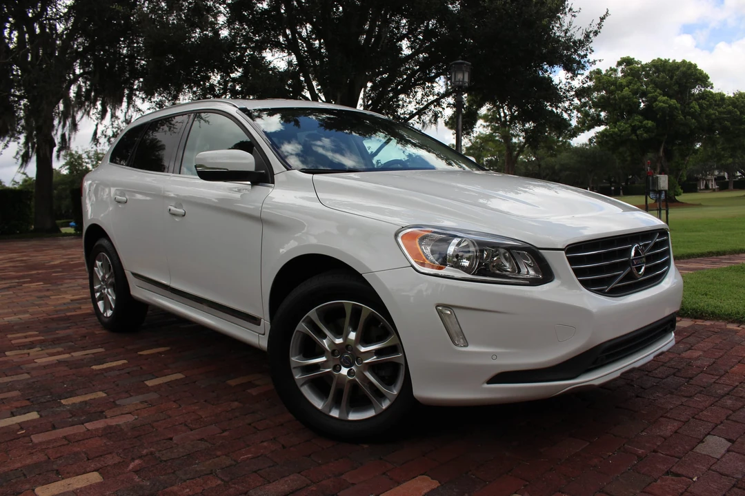 2014 Volvo XC60 1st Gen - Image 14 of 31