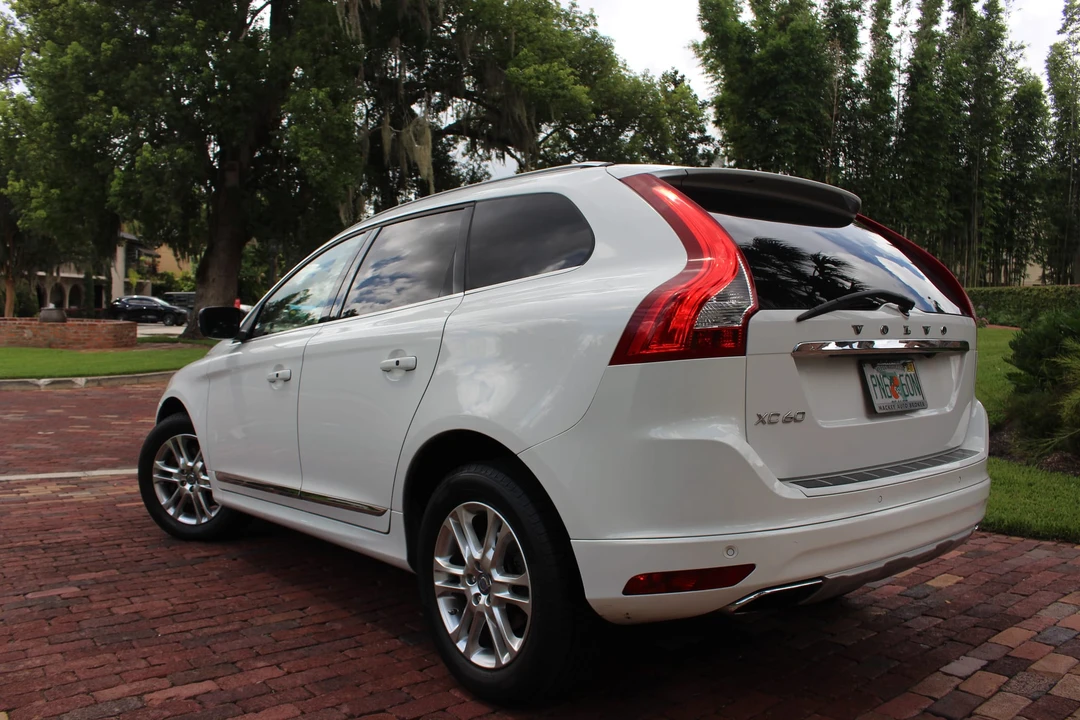 2014 Volvo XC60 1st Gen - Image 28 of 31