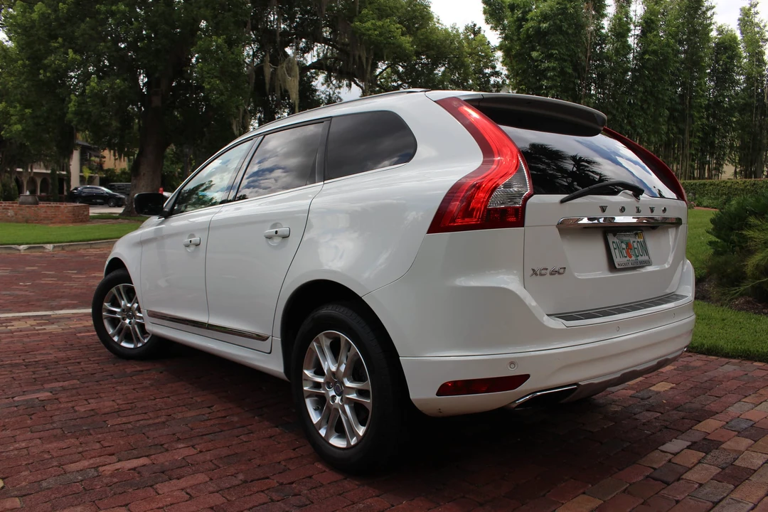 2014 Volvo XC60 1st Gen - Image 27 of 31