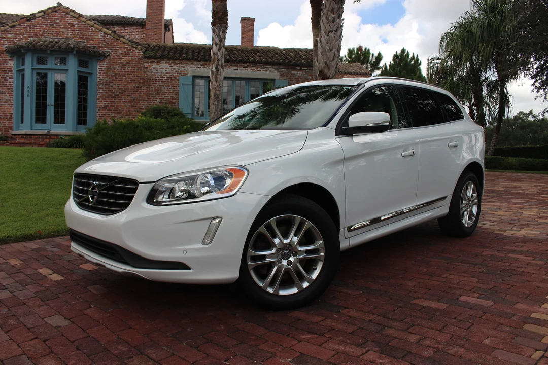 2014 Volvo XC60 1st Gen - Image 2 of 31