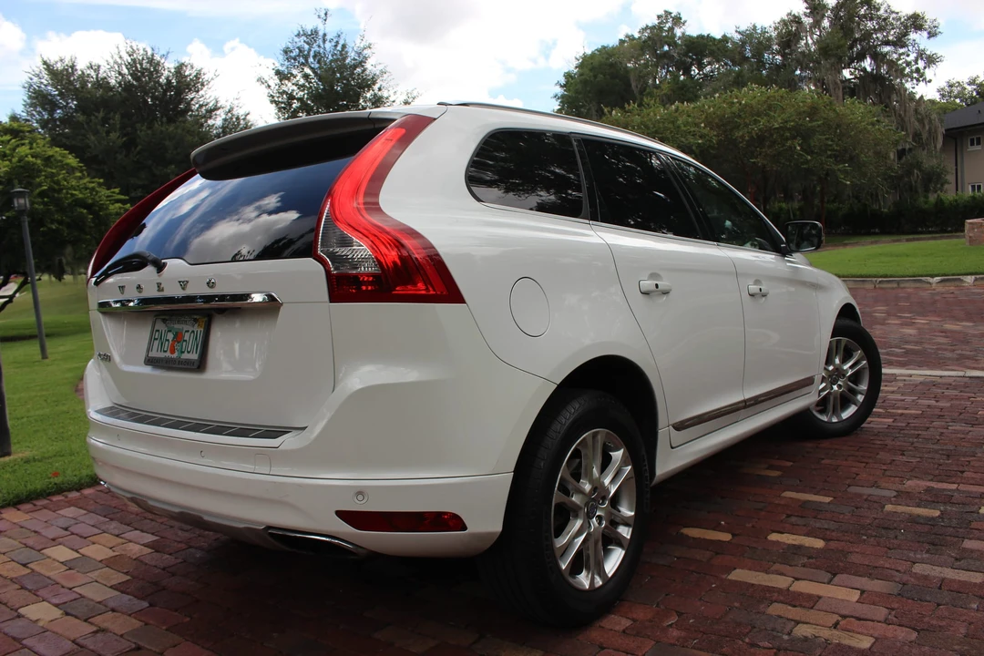 2014 Volvo XC60 1st Gen - Image 21 of 31