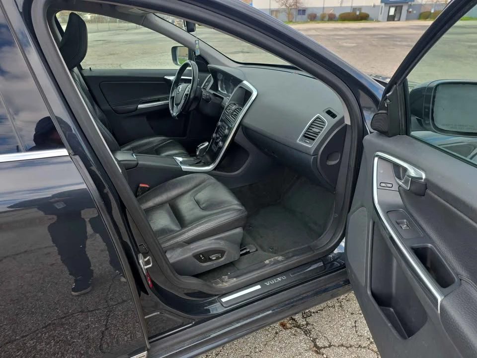 2014 Volvo XC60 1st Gen - Image 11 of 17