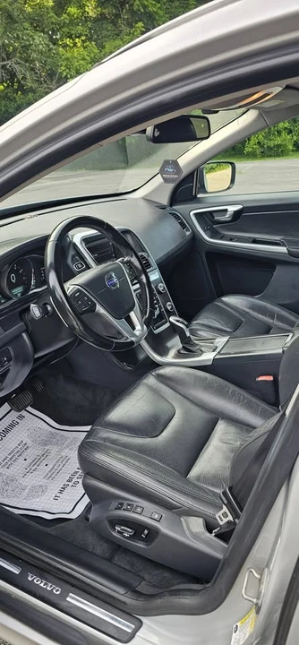 2014 Volvo XC60 1st Gen - Image 10 of 20
