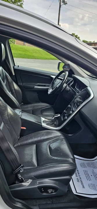 2014 Volvo XC60 1st Gen - Image 13 of 20