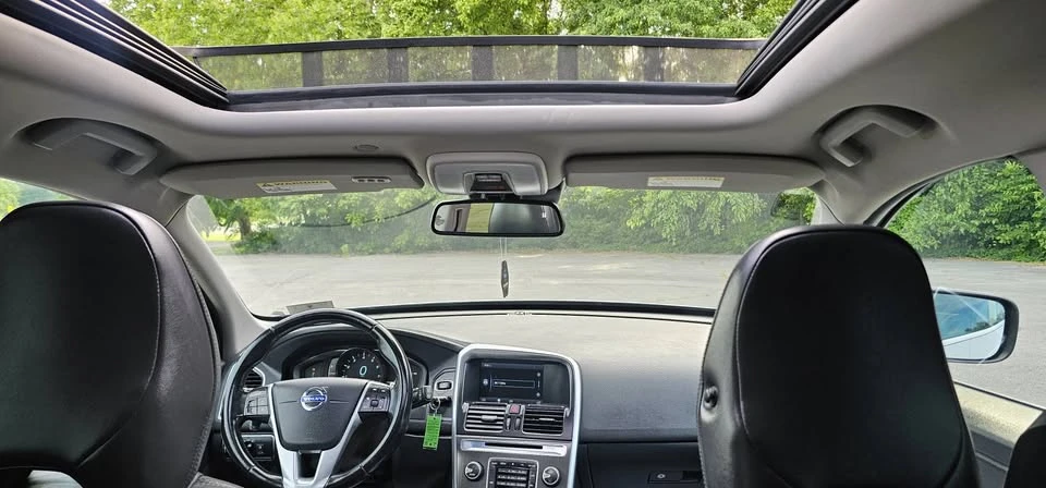 2014 Volvo XC60 1st Gen - Image 12 of 20