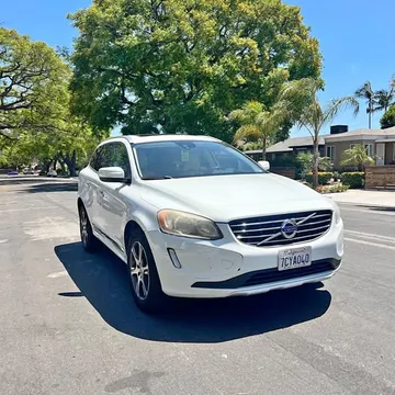 2014 Volvo XC60 T6 Momentum Sport Utility 4D