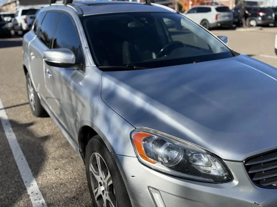 2014 Volvo XC60 1st Gen - Image 10 of 12