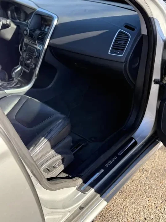 2014 Volvo XC60 1st Gen - Image 3 of 12