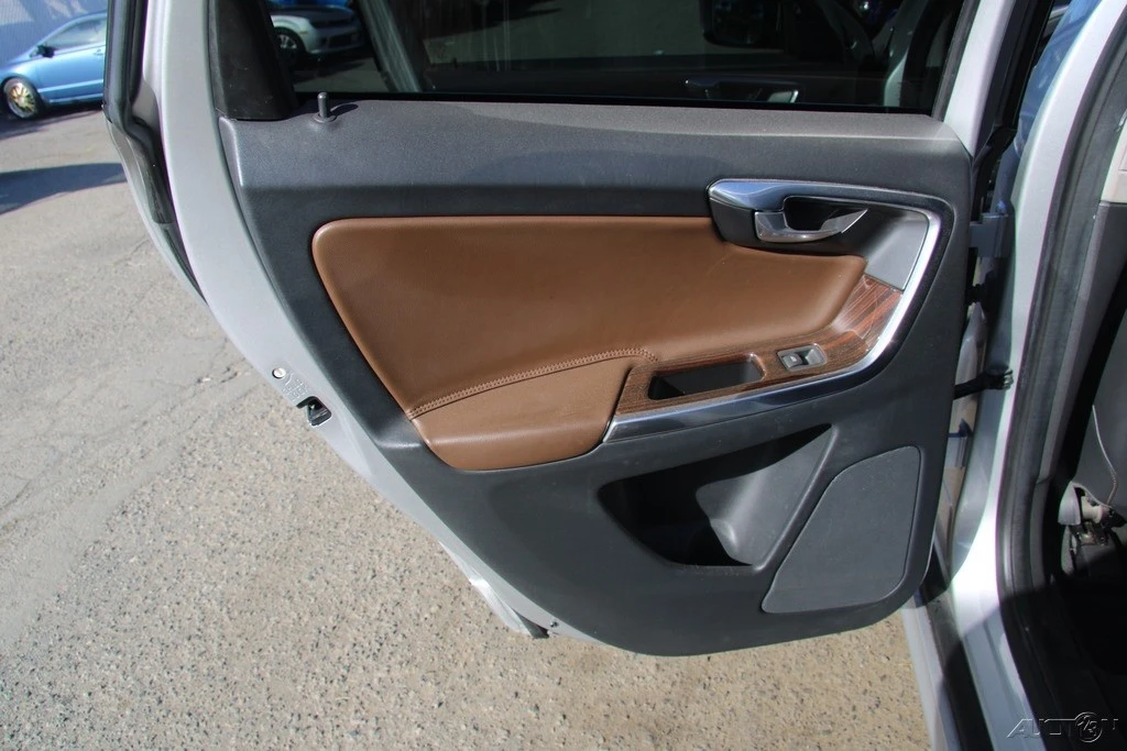 2014 Volvo XC60 1st Gen - Image 20 of 21