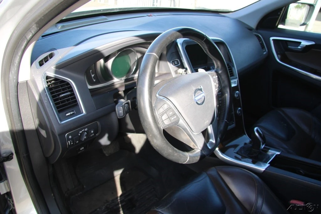 2014 Volvo XC60 1st Gen - Image 15 of 21
