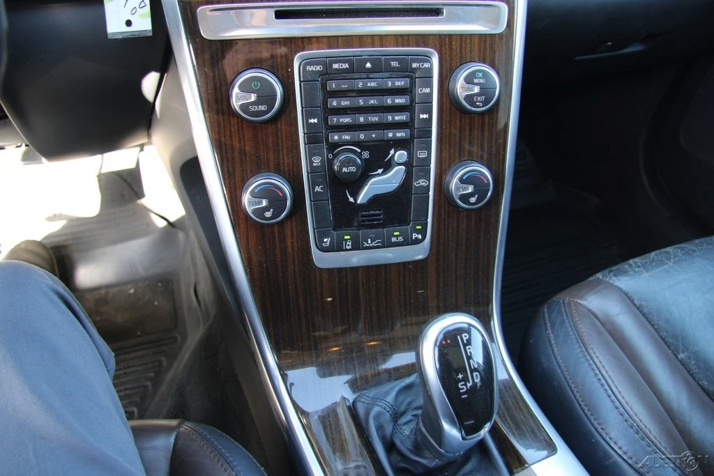2014 Volvo XC60 1st Gen - Image 19 of 21