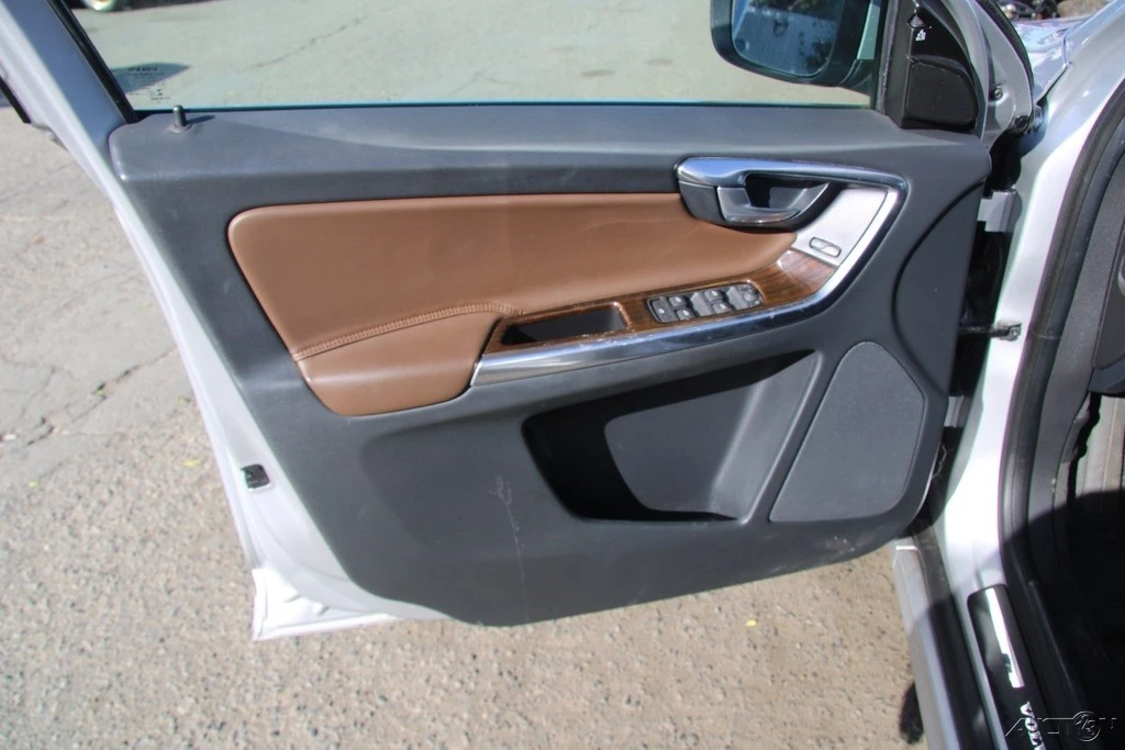 2014 Volvo XC60 1st Gen - Image 13 of 21