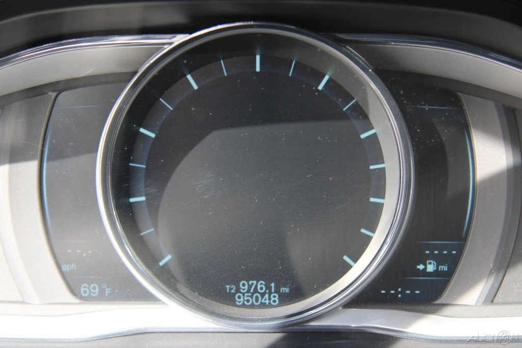 2014 Volvo XC60 1st Gen - Image 17 of 21