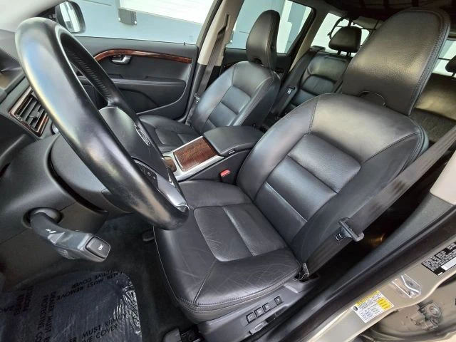 2014 Volvo XC70 3rd Gen - Image 13 of 21