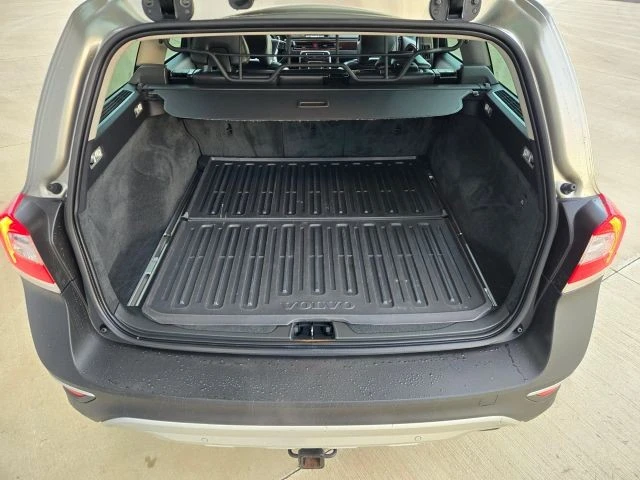 2014 Volvo XC70 3rd Gen - Image 16 of 21