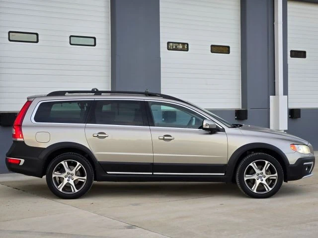 2014 Volvo XC70 3rd Gen - Image 9 of 21