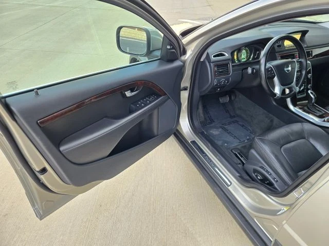 2014 Volvo XC70 3rd Gen - Image 10 of 21