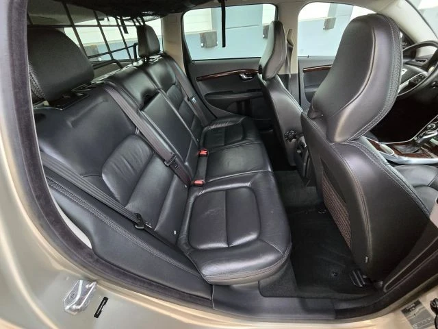 2014 Volvo XC70 3rd Gen - Image 17 of 21