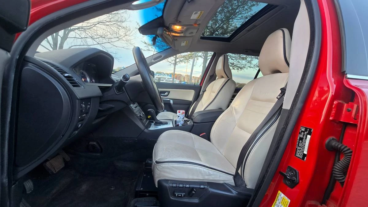 2015 Volvo XC90 1st Gen - Image 14 of 21