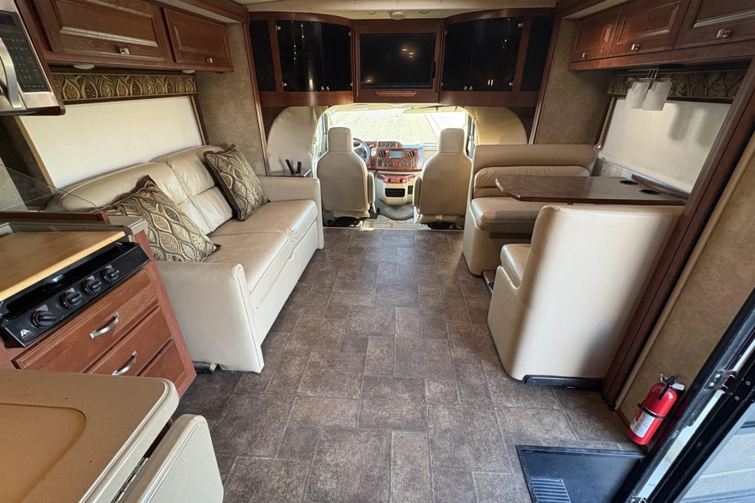 2014 Winnebago - Image 3 of 7