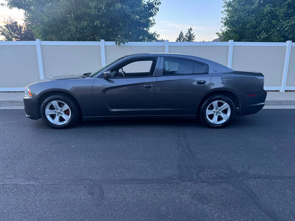 2014 Dodge Charger 7th Gen - Image 2 of 10