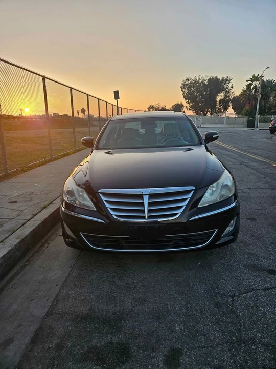 2014 Hyundai Genesis - Image 2 of 10