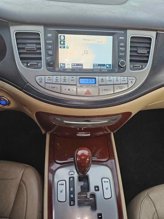 2014 Hyundai Genesis - Image 8 of 10
