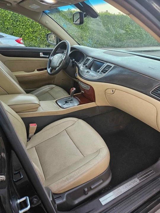 2014 Hyundai Genesis - Image 9 of 10