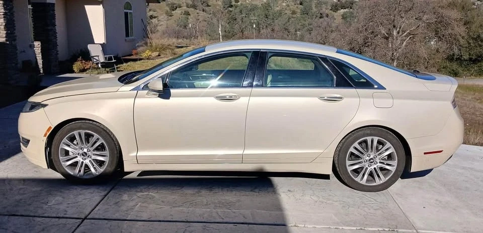 2014 Lincoln MKZ - Image 2 of 3