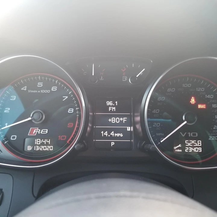 2014 Audi 42 R8 - Image 6 of 12