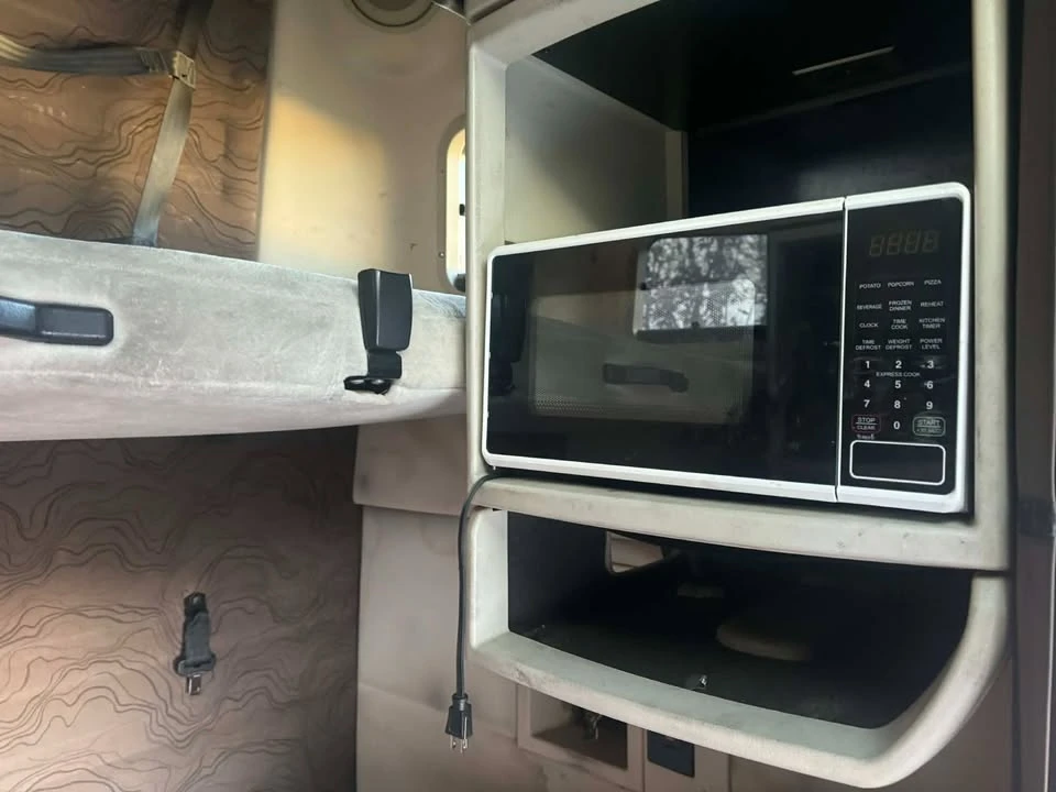 2014 Volvo - Image 11 of 11