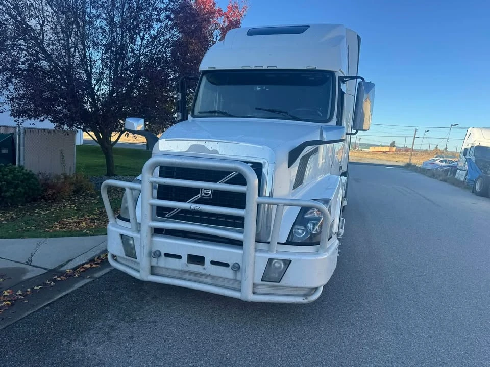 2014 Volvo - Image 10 of 11