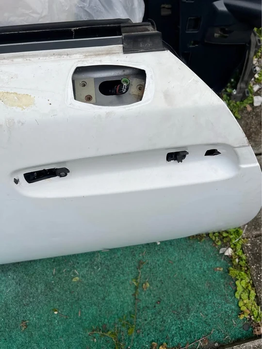 2014 Parts & Memorabilia Bodywork - Image 3 of 5