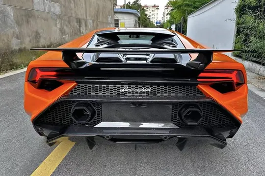 Lamborghini Huracan LP610 & LP580 Convert Tecnica Style Rear Bumper