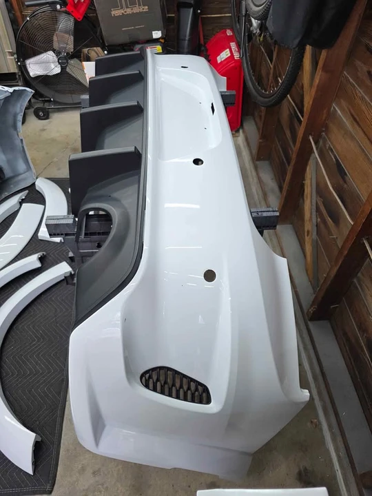 2015 Parts & Memorabilia Bodywork - Image 6 of 9
