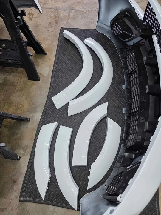 2015 Parts & Memorabilia Bodywork - Image 4 of 9
