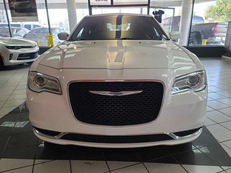 2015 Chrysler 300 (2005-2023) - Image 3 of 4