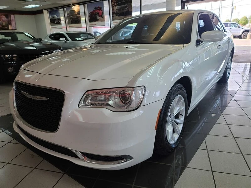 2015 Chrysler 300 (2005-2023) - Image 2 of 4