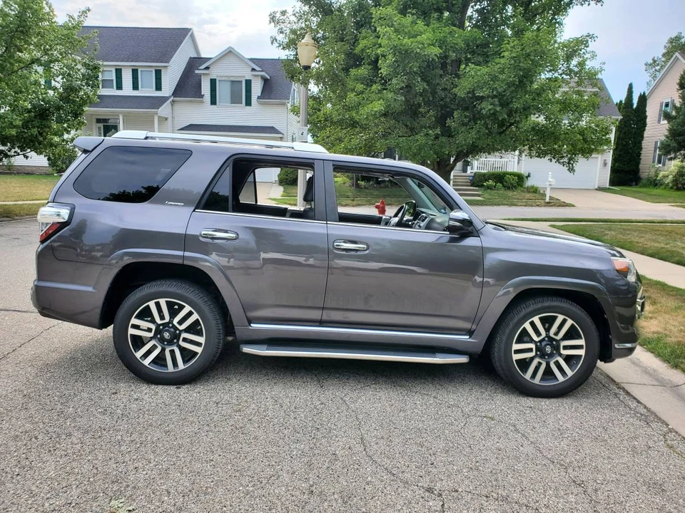 2015 Toyota 4Runner 5th Gen - Image 6 of 16