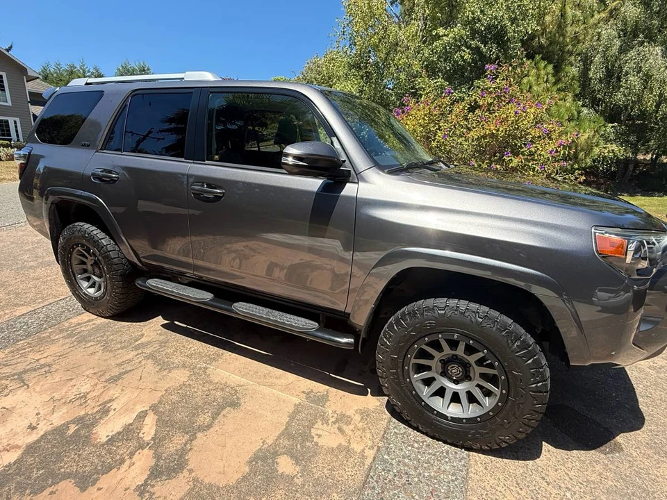 2015 Toyota 4Runner 5th Gen - Image 3 of 9